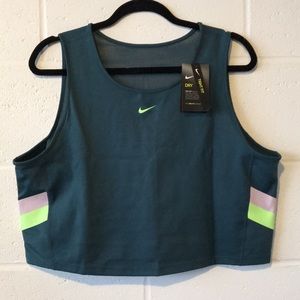 Nike women’s 2X sports top